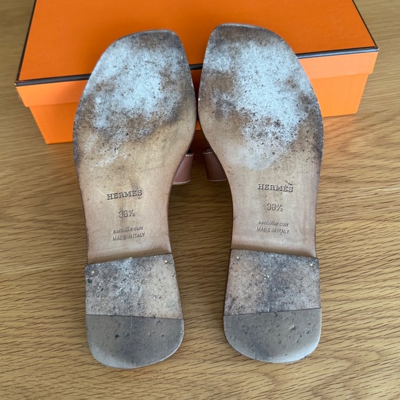 Hermes Oran Sandals Size 38.5 US Size 8 Includes Box, Dust Bags, Receipt! - Picture 16 of 16